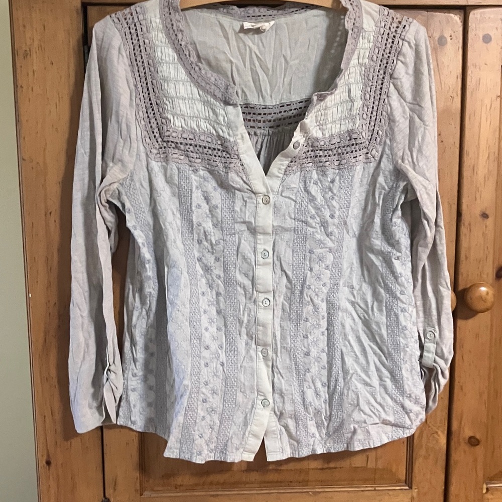 Meadow Rue Light Gray Button-Up Blouse